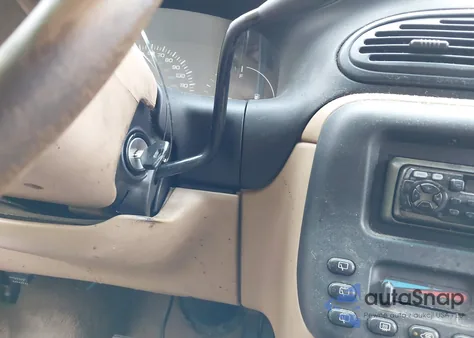 1998 Plymouth Voyager z USA, uszkodzony, nr VIN 2P4FP2536WR814152